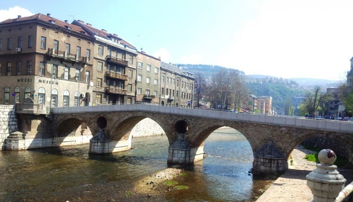 Sarajevo! Saray-Ova!